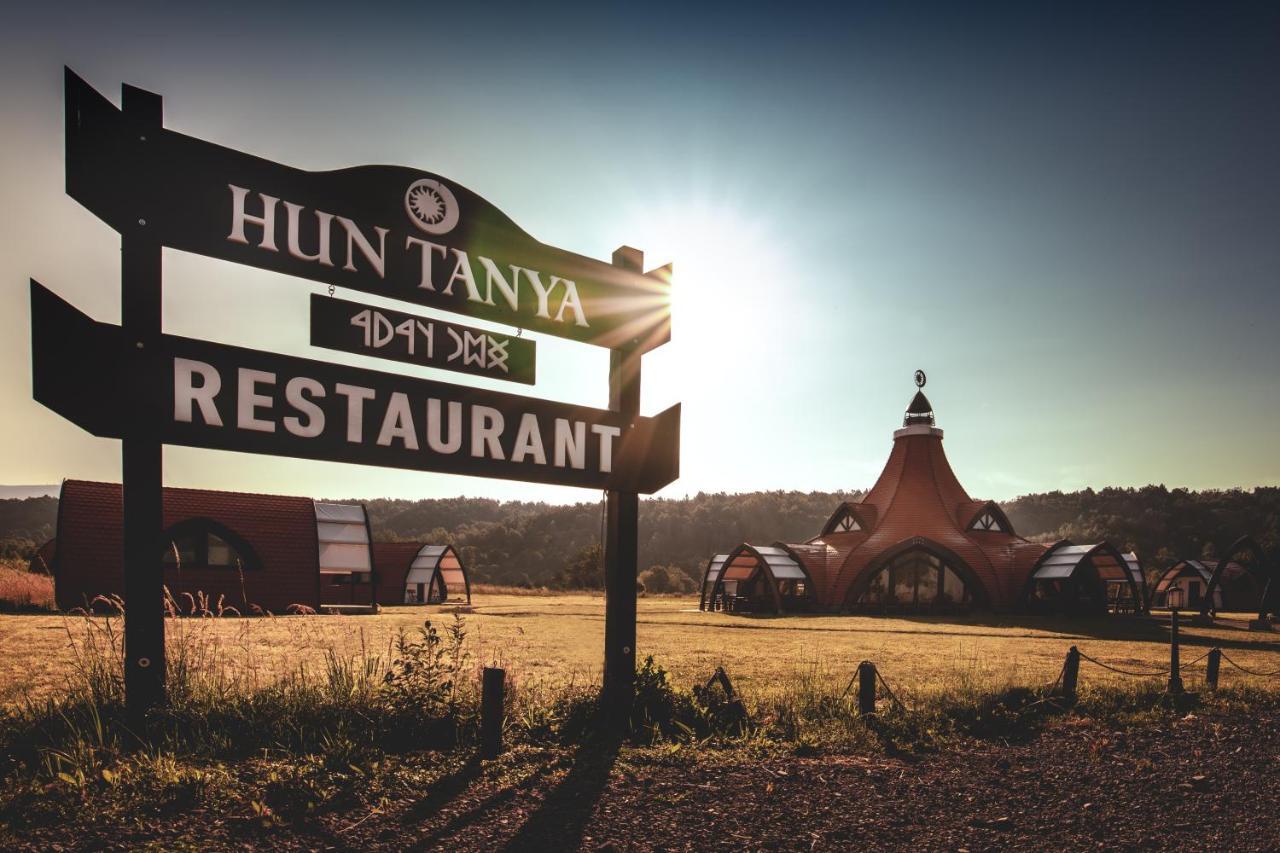 Hotel Hunnia - Huntanya Vlahita Zewnętrze zdjęcie
