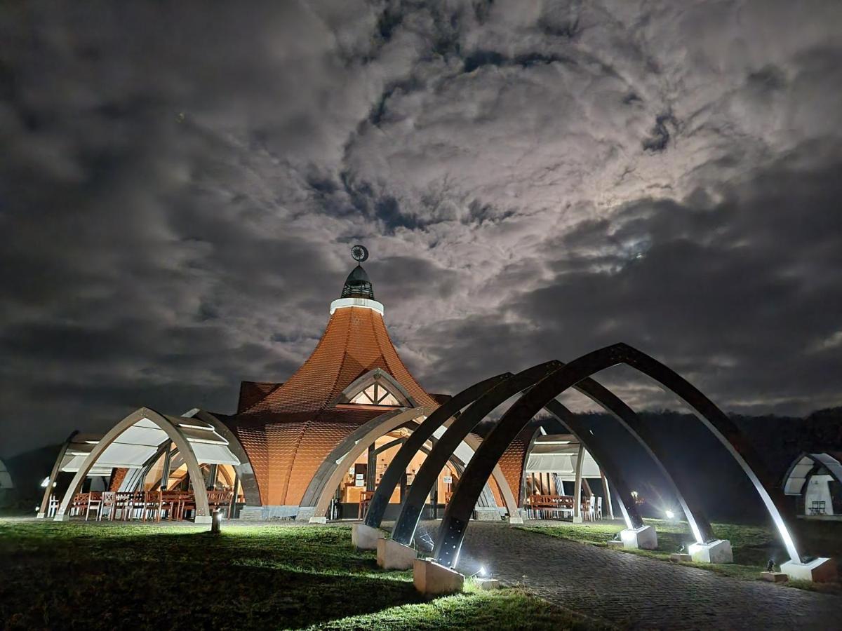 Hotel Hunnia - Huntanya Vlahita Zewnętrze zdjęcie