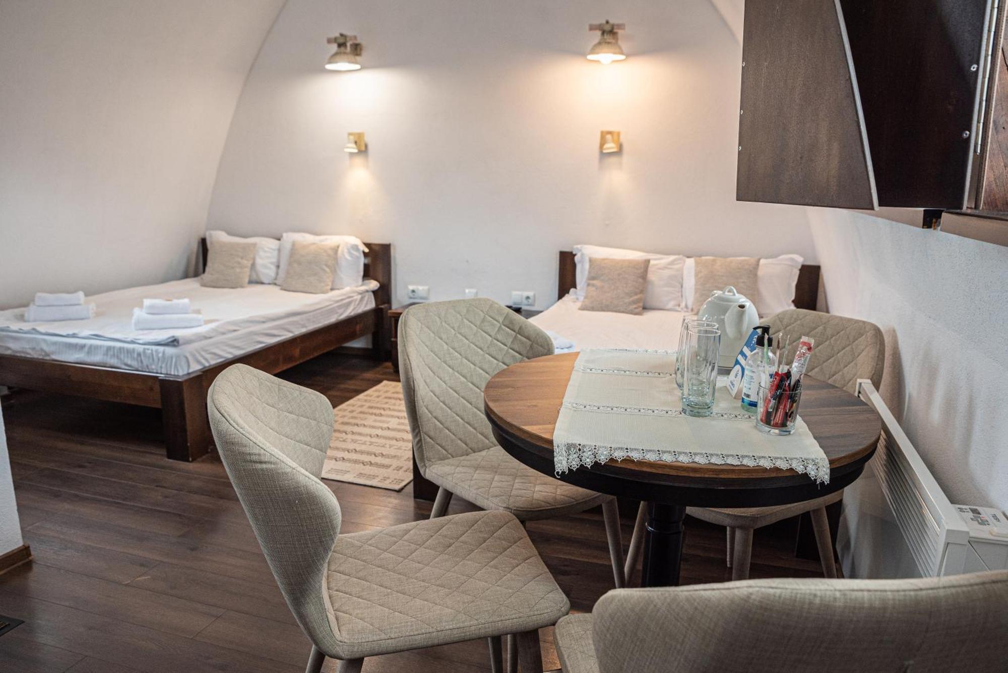 Hotel Hunnia - Huntanya Vlahita Zewnętrze zdjęcie