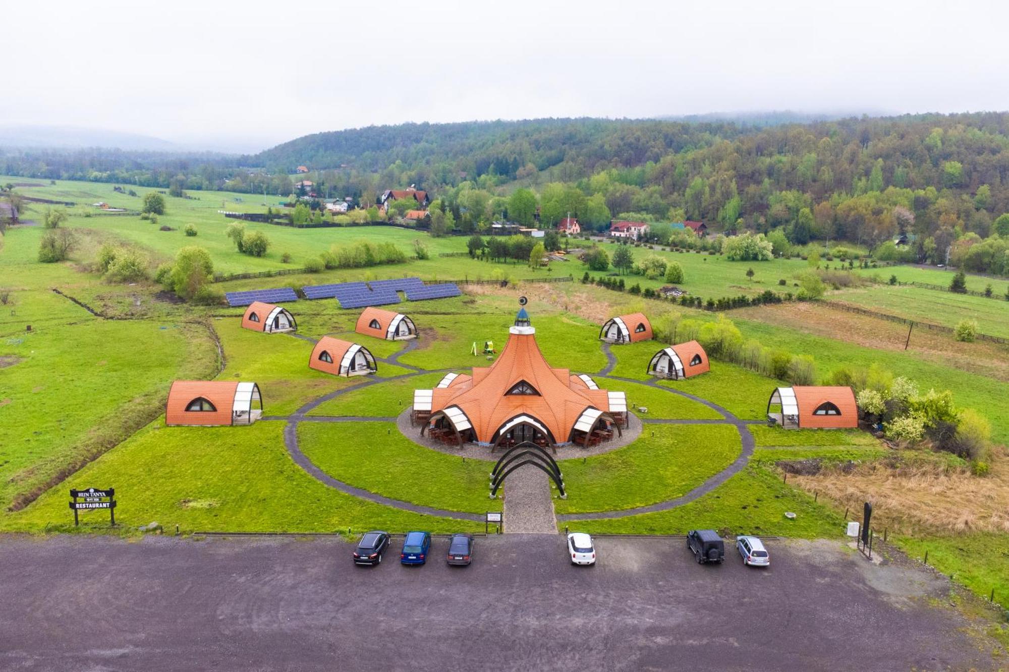 Hotel Hunnia - Huntanya Vlahita Zewnętrze zdjęcie