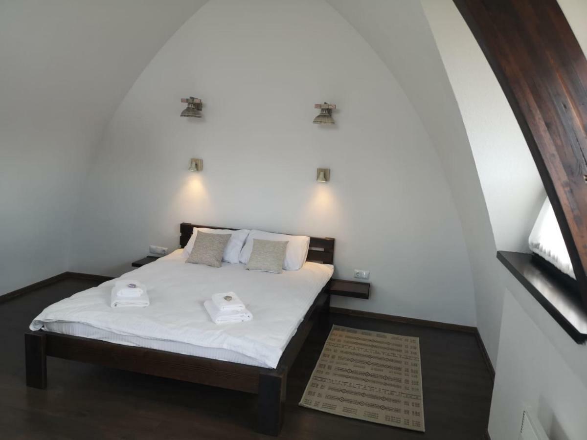 Hotel Hunnia - Huntanya Vlahita Zewnętrze zdjęcie