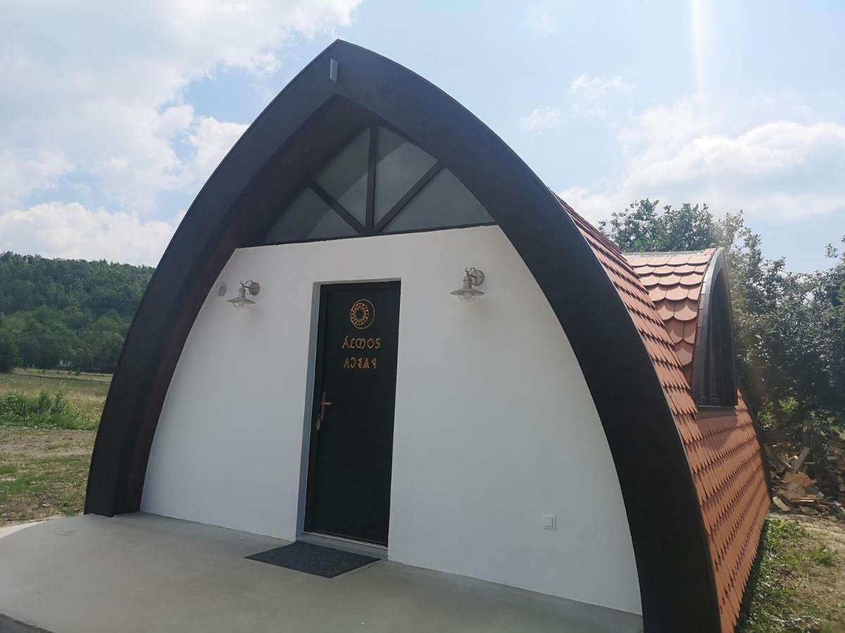 Hotel Hunnia - Huntanya Vlahita Zewnętrze zdjęcie